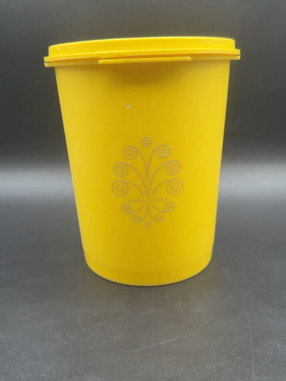 Vintage Tupperware Servalier Yellow Canister 811-5 5 Cup Sunburst Lid USA